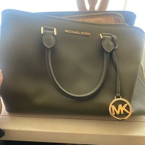 Green Micheal khors purse 💚